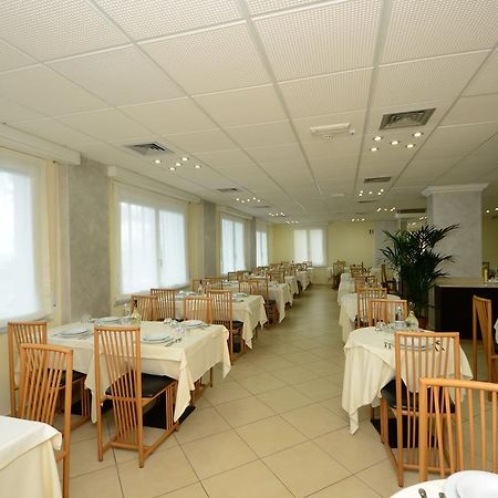 Hotel Lido Mazzini Loano Exteriör bild