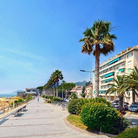 Hotel Lido Mazzini Loano Exteriör bild
