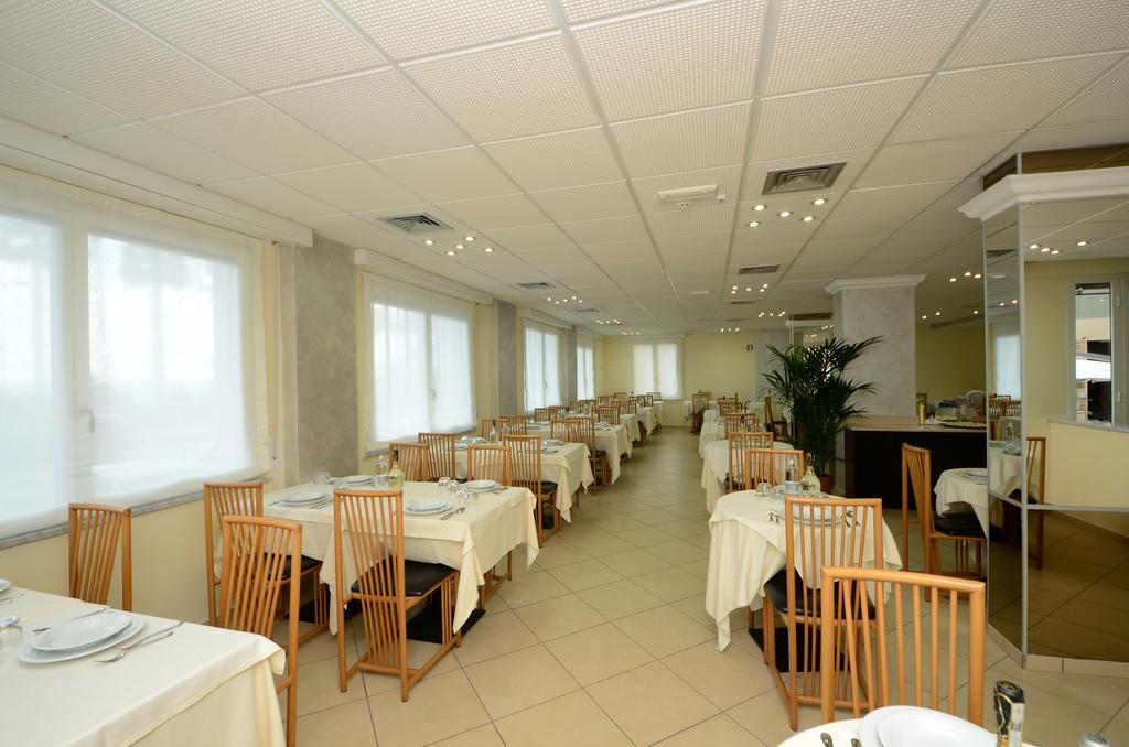 Hotel Lido Mazzini Loano Exteriör bild