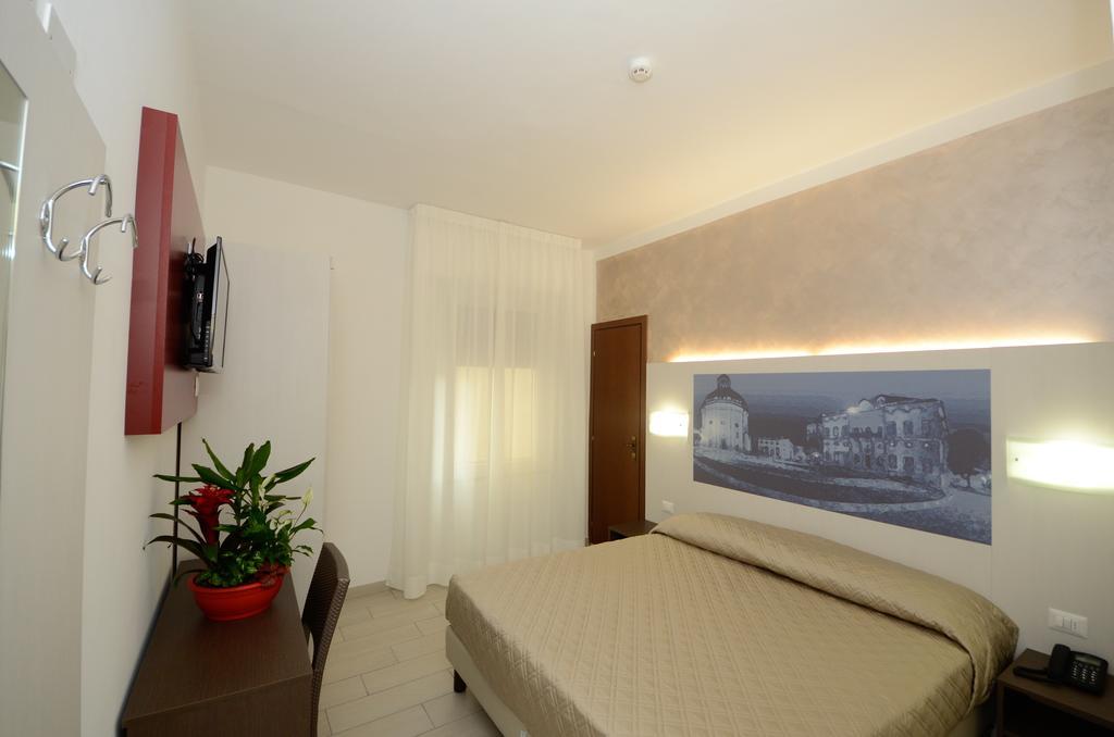 Hotel Lido Mazzini Loano Rum bild