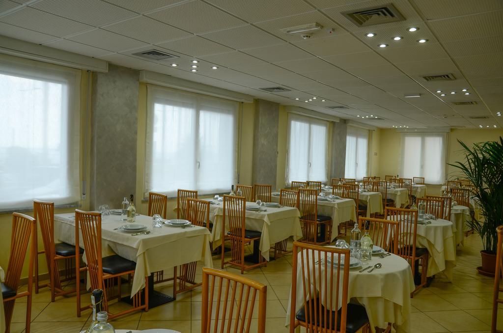 Hotel Lido Mazzini Loano Exteriör bild