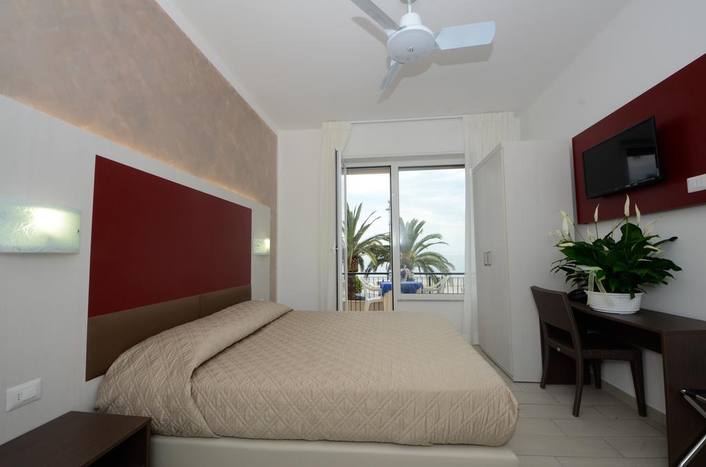Hotel Lido Mazzini Loano Rum bild