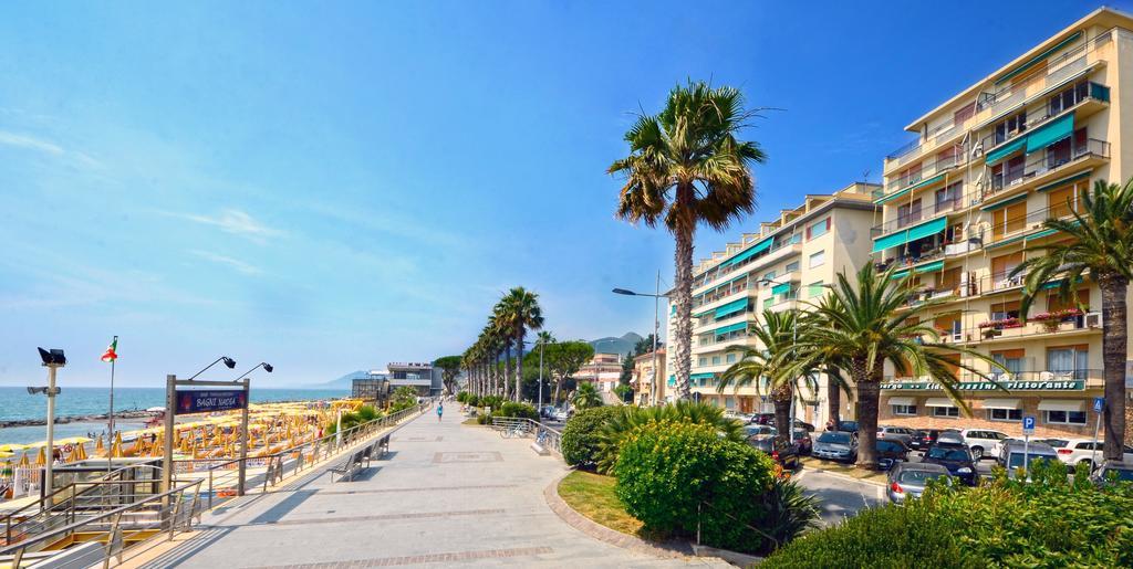 Hotel Lido Mazzini Loano Exteriör bild